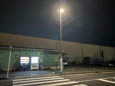 夜のエモい自販機